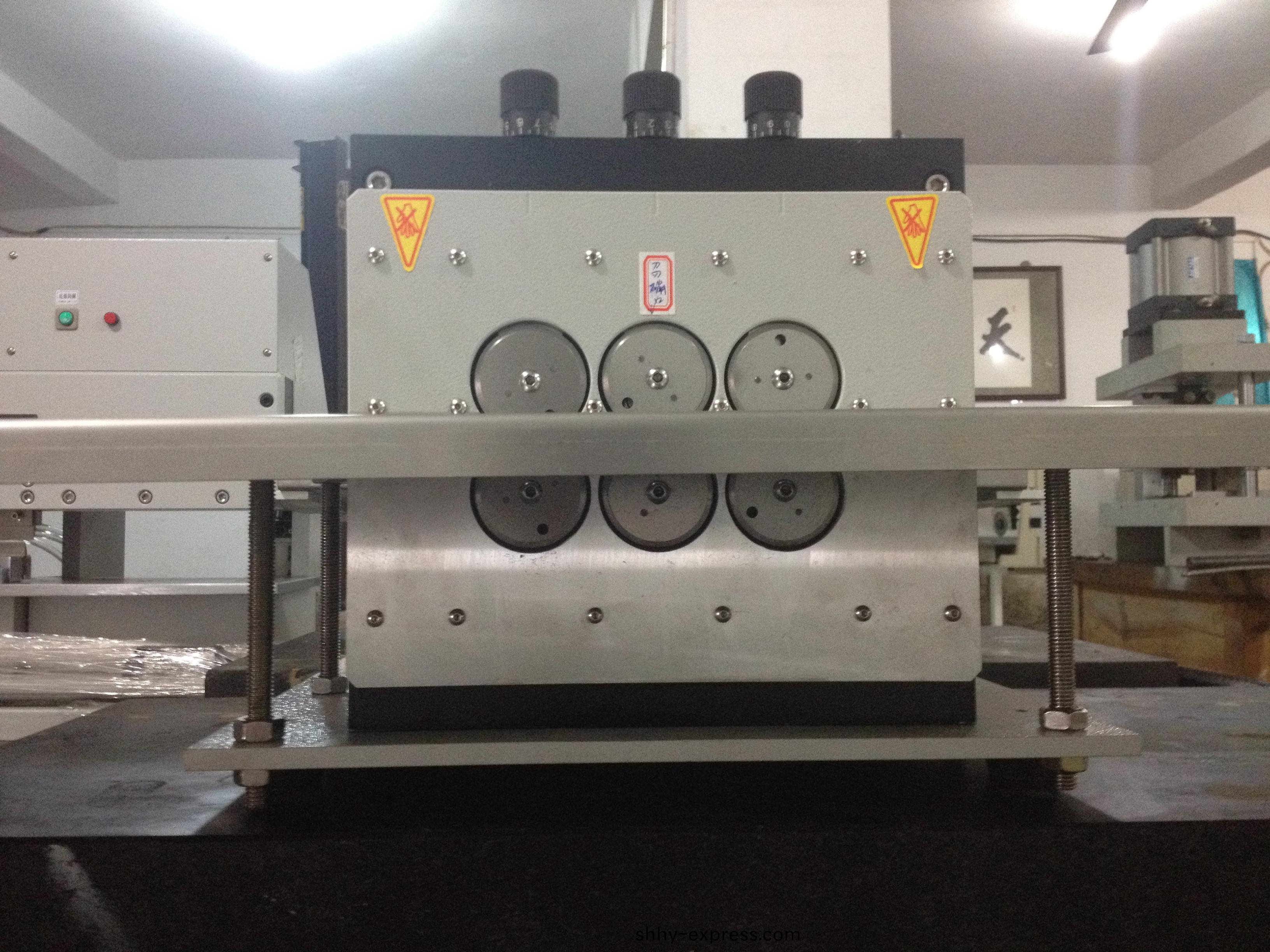 東莞超(chao)長闆(ban)PCB切闆(ban)機,東莞(guan)多(duo)刀式PCB切(qie)闆(ban)機,CWVC-3S